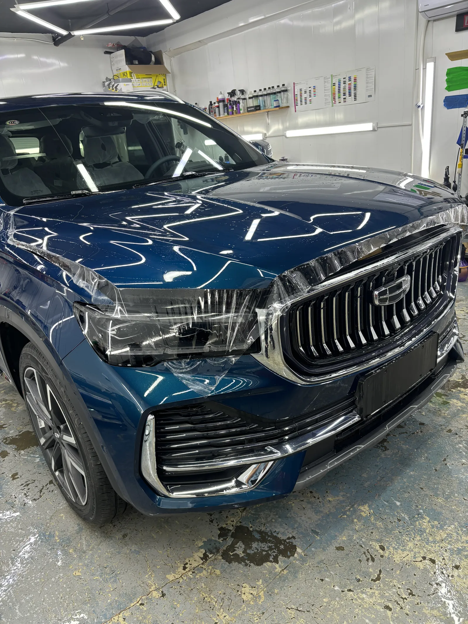 Полиуретановая плёнка на передней части Geely Monjaro