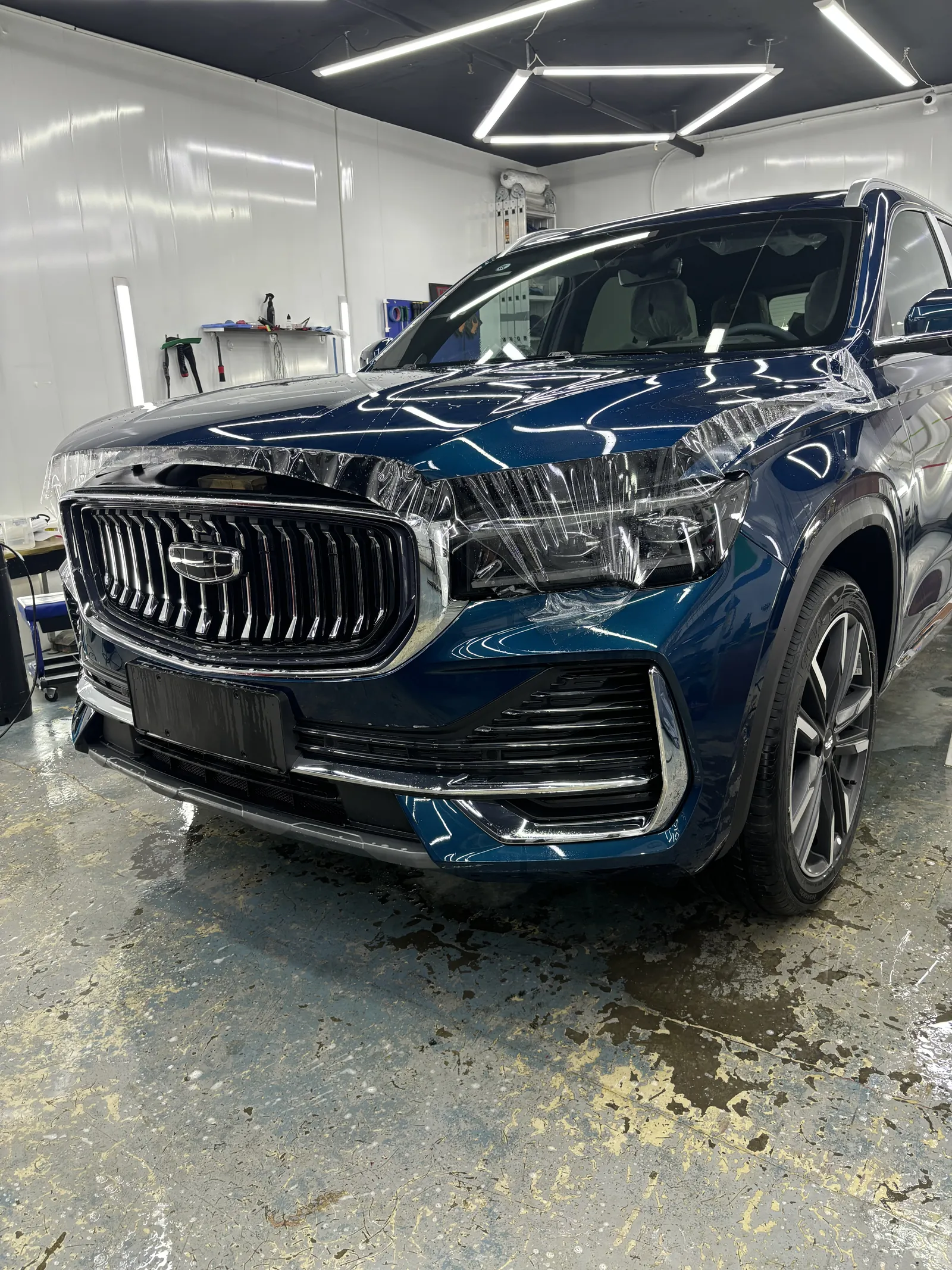Geely Monjaro после работы с полиуретановой плёнкой