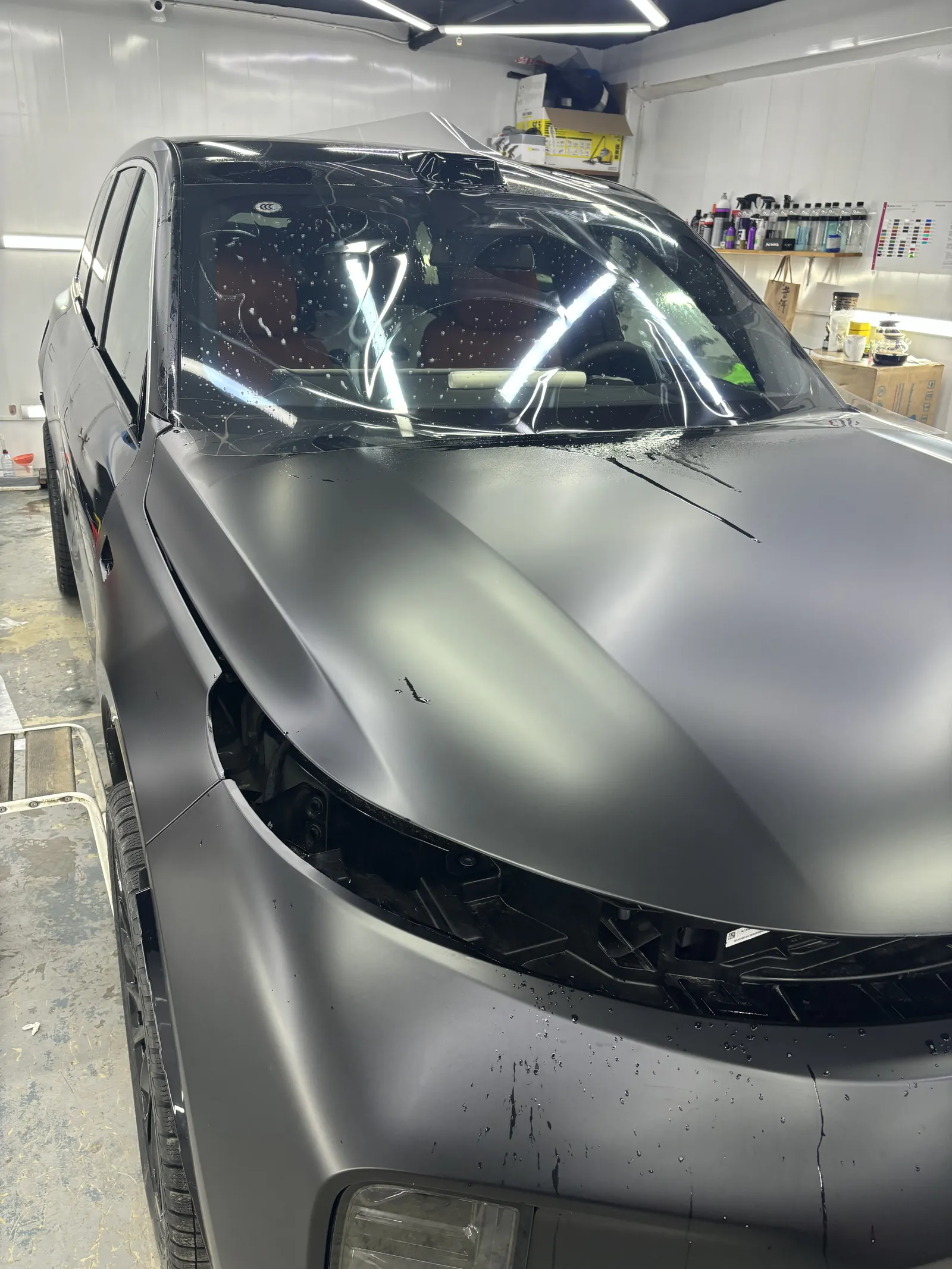 Матовая полиуретановая плёнка на капоте Li Auto L9